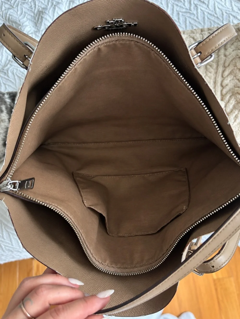 Mollie Tote Bag in Signature Canvas Style CV967